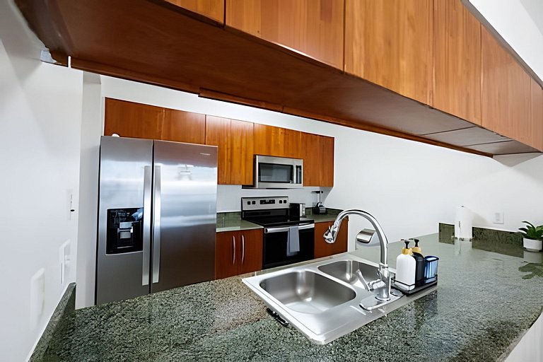 Moderno Brickell 1BR | Bay Views, Pool & Parking