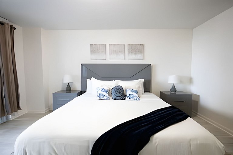 Modern Brickell 1BR | Bay Views, Pool & Parking