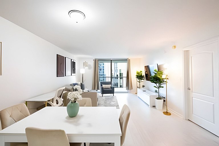 Moderno Brickell 1BR | Bay Views, Pool & Parking