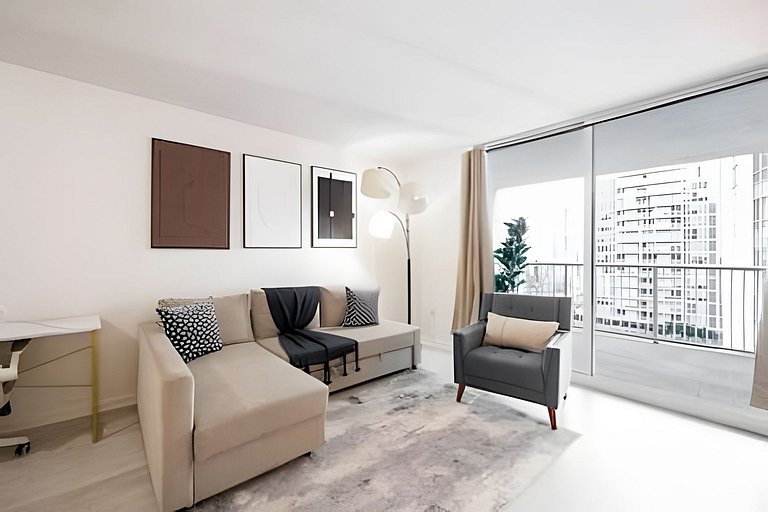 Modern Brickell 1BR | Bay Views, Pool & Parking
