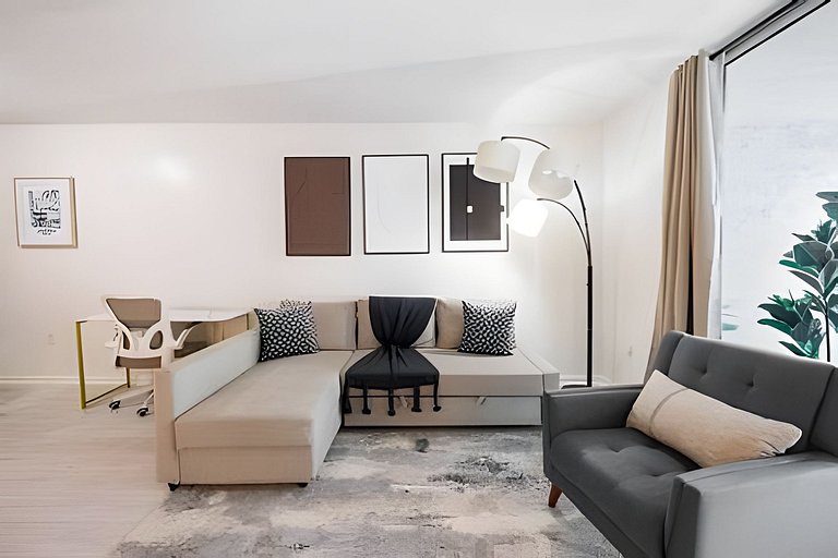 Moderno Brickell 1BR | Bay Views, Pool & Parking