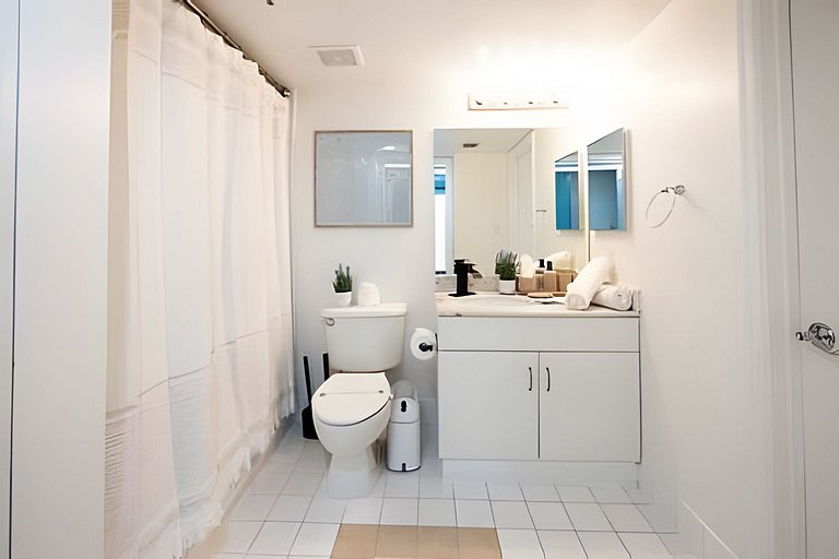 Moderno Brickell 1BR | Bay Views, Pool & Parking