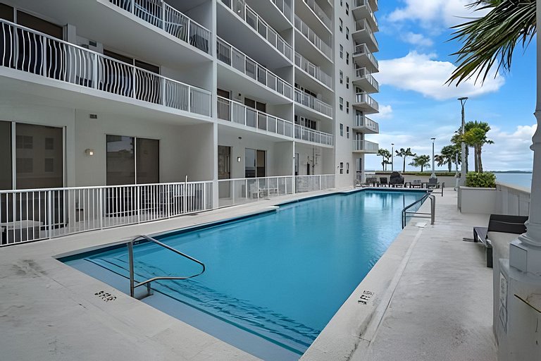 Modern Brickell 1BR | Bay Views, Pool & Parking