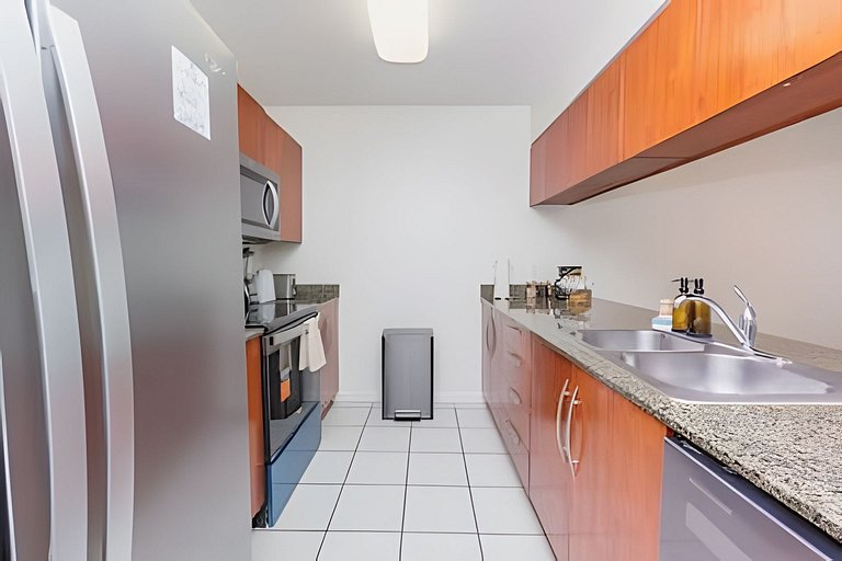 Stylish Brickell 1BR| Skyline View, Pool & Parking