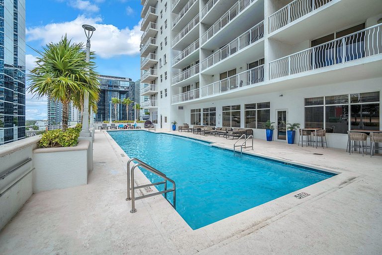 Modern Brickell 1BR | Bay Views, Pool & Parking